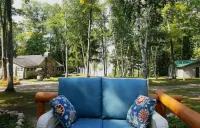 Cottage Overlooking Paradise Lake