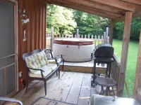 1 room cabin Fern Creek Cabins @ New River Gorge White Water Hiking Hot tub.