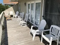 "The Beach Bucket" Beautiful Beach House located in Oak Island, NC