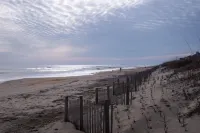 "Good Tides" Oceanside beach house with private heated pool & hot tub, Duck, NC - Bãi biển