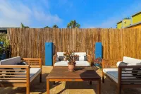 Artistic Venice Beach Canals Studio w/Rooftop & Sauna!