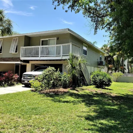 EXCELLENT LOCATION IN THE HEART OF HOLMES BEACH ON ANNA MARIA ISLAND!