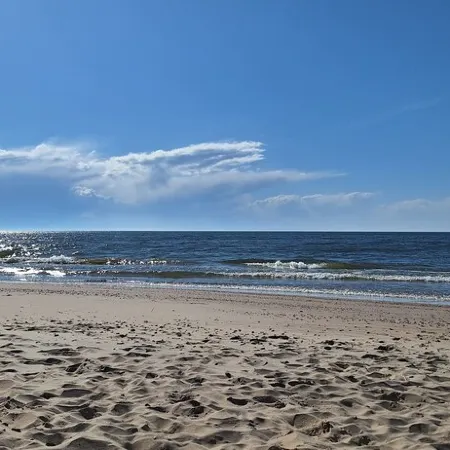 Beach Breeze-Lakefront Home-Private Beach-Porch-Deck-Firepit-5Br Ensuite-Hot Tub