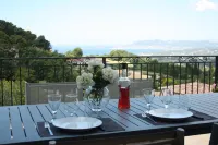 La Cadière, Villa 230m2 in a quiet area, superb panoramic view, infinity pool Var Ouest E-Bike 주변 호텔