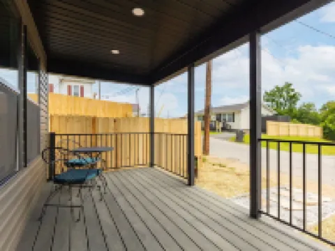 Downtown ~ Hot Tub - Ping Pong - Putting Green - Connect 4 - PAC Man ~ Hotels in Bristol