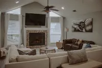 Beautiful 5bd/3ba in Gulf Breeze, Heated Private Pool & Pet Friendly!