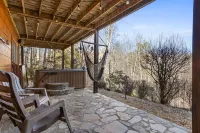 15% off Weekly Stays! Luxurious Large Blue Ridge Mtn. Cabin with Hot Tub!