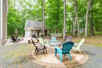 Cozy Chalet in the woods with Arcades, Fire pit, Lake, Pools & Ski Lifts
