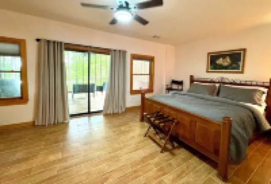 Large Family Cabin Escape in North GA Mountains on Private Pond