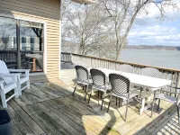 Updated lake house on beautiful Bear Creek!