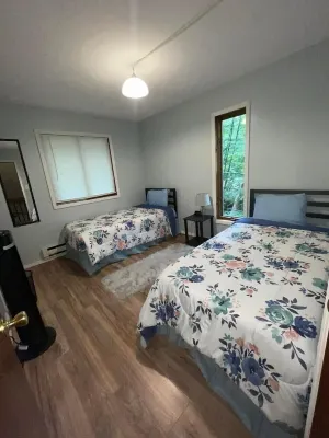 Mountain Cabin, Firepit + Fireplace, Free pool, gym, ski, water sports + more