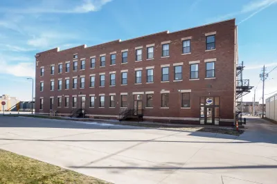 2 Bedroom 1 Bath- Urban Lofts Downtown Waterloo Các khách sạn gần Dan Gable Wrestling Museum
