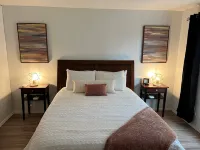 A sweet stay on Cherrywood Square Hotels in Canyon