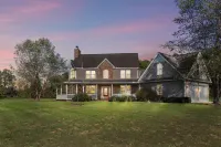 Peaceful Country Retreat 20 Acres Private Pond Hot Tub Sauna Pets