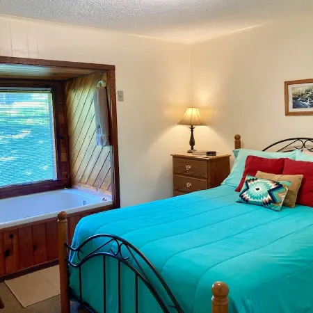 Cozy Cottage near National Park w/ Awesome Mountain Views! Extremely clean!