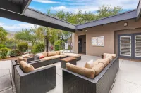 Ventana Canyon 2 bd, 2 ba casita sleeps six. Catalina Mountain view from patio.