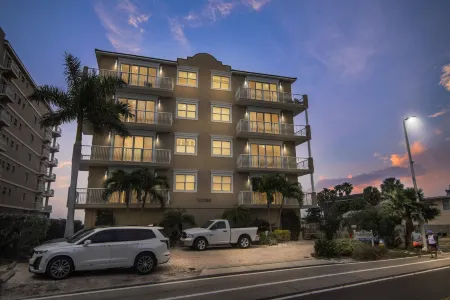 Directly on the Beach -  Luxury Condominium - White Sandy Beaches - 3300 Sq Feet