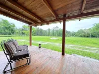 The Whitehouse – Louisiana Country Getaway on 8 Peaceful Acres with Pond Views