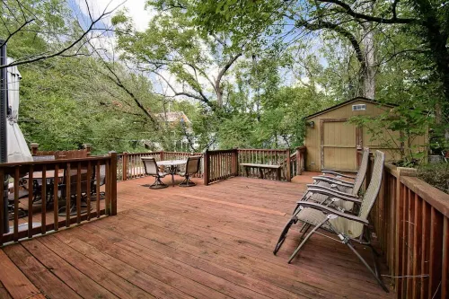 Historic Main St Wooded Bluff & Large Private Deck Luxury Lodging for Up to 6