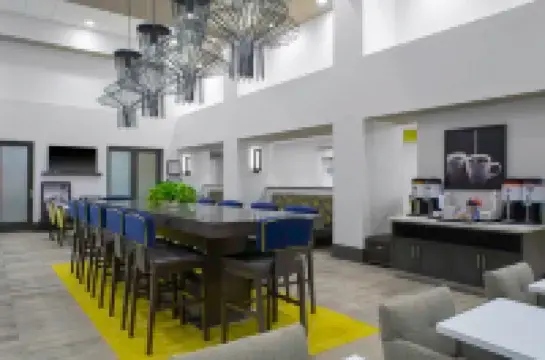 Hampton Inn & Suites Irvine/Orange County Airport