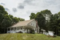 3 acre Lake, Farm Animals Petting Zoo, Horses and Horseback Riding, Room to roam