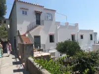 A centrally located house with a breathtaking view of the Island. - 3 stjerner