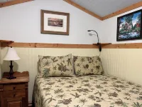 Cozy Lakefront Cabin Near Interlochen - Chalets