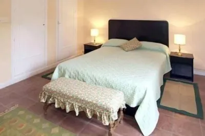 Los Cerrillos cottage for 22 people