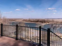 Quaint house on the bluffs overlooking the  scenic Missouri River. アチソンのホテル