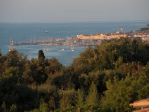Saint-Tropez, Place des Lices サン・トロペのホテル
