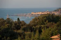 Saint-Tropez, Place des Lices Hotels in Saint-Tropez