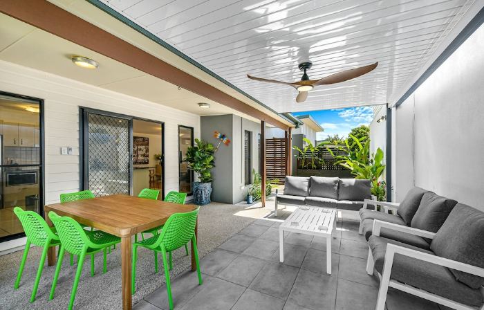 Little Fern House a Tropical Beach Hideaway Mudjimba,  Sunshine Coast 🛫 5 mins