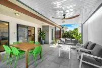 Little Fern House a Tropical Beach Hideaway Mudjimba,  Sunshine Coast 🛫 5 mins