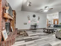 COZY FAMILY SIZED 3 BEDROOM NEAR MIDWEST CITY REGIONAL PARK,TINKER AIRFORCE BASE 로즈 주립대학 주변 호텔
