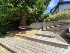 White Cottage - Quaint & cosy railway cottage just a stone's throw from beach
