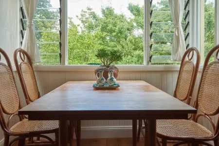 Beautiful Architecturally Designed Cottage in Blue Mountains w/ Valley Views