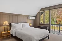 Gorgeous Mountains Views & Private Stream in Secluded Oasis