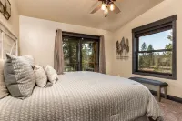 Stunning New Cabin in Powder House Pass with Hot Tub & Theater Room