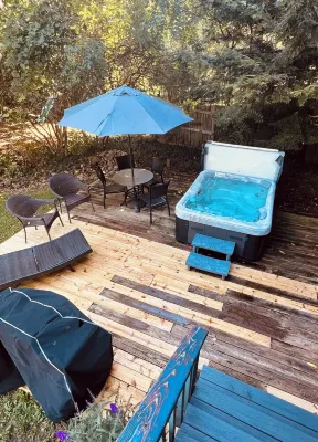 Cozy House with Hot Tub