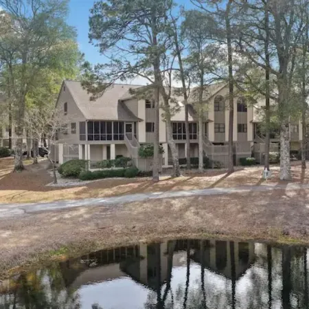 Spacious 4 bed/ 4 bath Villa on Golf Course