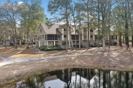 Spacious 4 bed/ 4 bath Villa on Golf Course