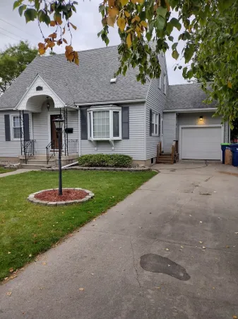 Newly renovated 4bdrm w/ fenced in backyard and fire pit. Peaceful neighborhood