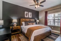 1 Mile to SDC-Hot Tub-Bunk Beds-indoor & outdoor pool-Table Rock Lake
