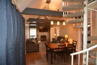 Peek' n Peak, Camelot  Loft Condo,  Clymer, NY, 250 Yards to Chair 8, Sleeps 14