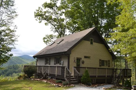 Charming Cabin Near Boone - Picturesque Views - NEW Hot Tub & Hiking Trails