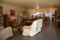 CHARMING GITE at the gates of the Marais Poitevin and Niort with private pool