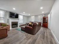 Beautifully Restored 6BR in the heart of Windham Hotels in Windham