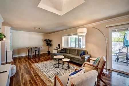 ✨ *NEW* Peaceful Modern Retreat w/ BBQ 🍗 Pool 🌊 Foosball ⚽️