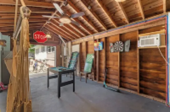 Spacious 1 block to Downtown Mt. Dora "The Brick Haven" with Garage Gameroom!!