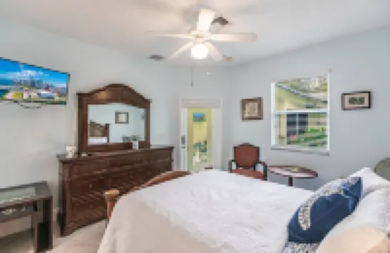 Tropical Oasis W/Heated Pool 2 miles to the  Beach